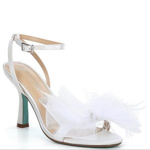 NWOT Blue by Betsey Johnson Lylla Feather Bow Dress Sandals
